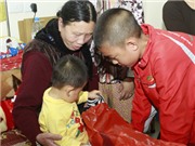 Bóng đá anh, ngoại hạng anh, lịch thi đấu euro 2012, Cầu thủ trung tâm bóng đá trẻ Viettel làm từ thiện